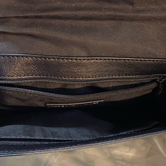 Rebecca Minkoff crossbody oil slick - Picture 5 of 6